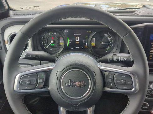 Certified 2025 Jeep Wrangler Unlimited Sahara w/ Safety Group image 31