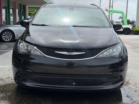 Used 2021 Chrysler Voyager Lxi FWD image 7