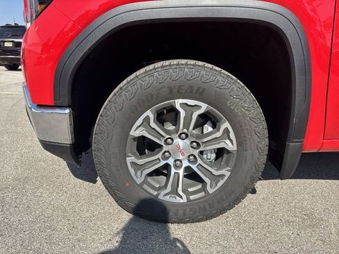 New 2026 GMC Sierra 1500 SLE w/ Preferred Package image 10