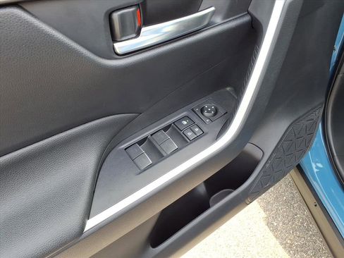 Used 2022 Toyota RAV4 SE w/ Convenience Package image 16