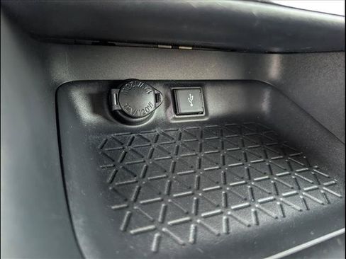 Used 2022 Toyota RAV4 XLE w/ Convenience Package AWD/4WD image 15
