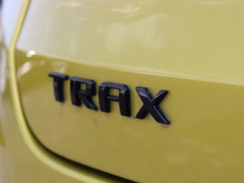 Used 2025 Chevrolet Trax RS w/ Sunroof Package FWD image 7