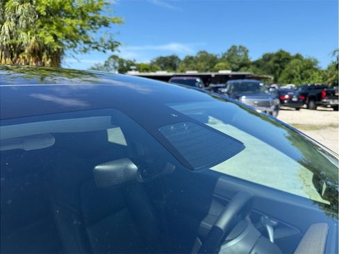 Used 2022 Tesla Model Y Long Range AWD/4WD image 12