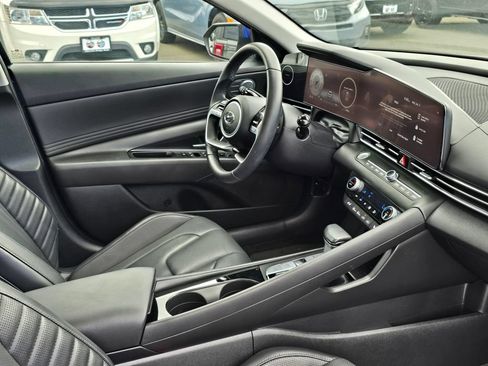 Used 2023 Hyundai Elantra Limited FWD image 10