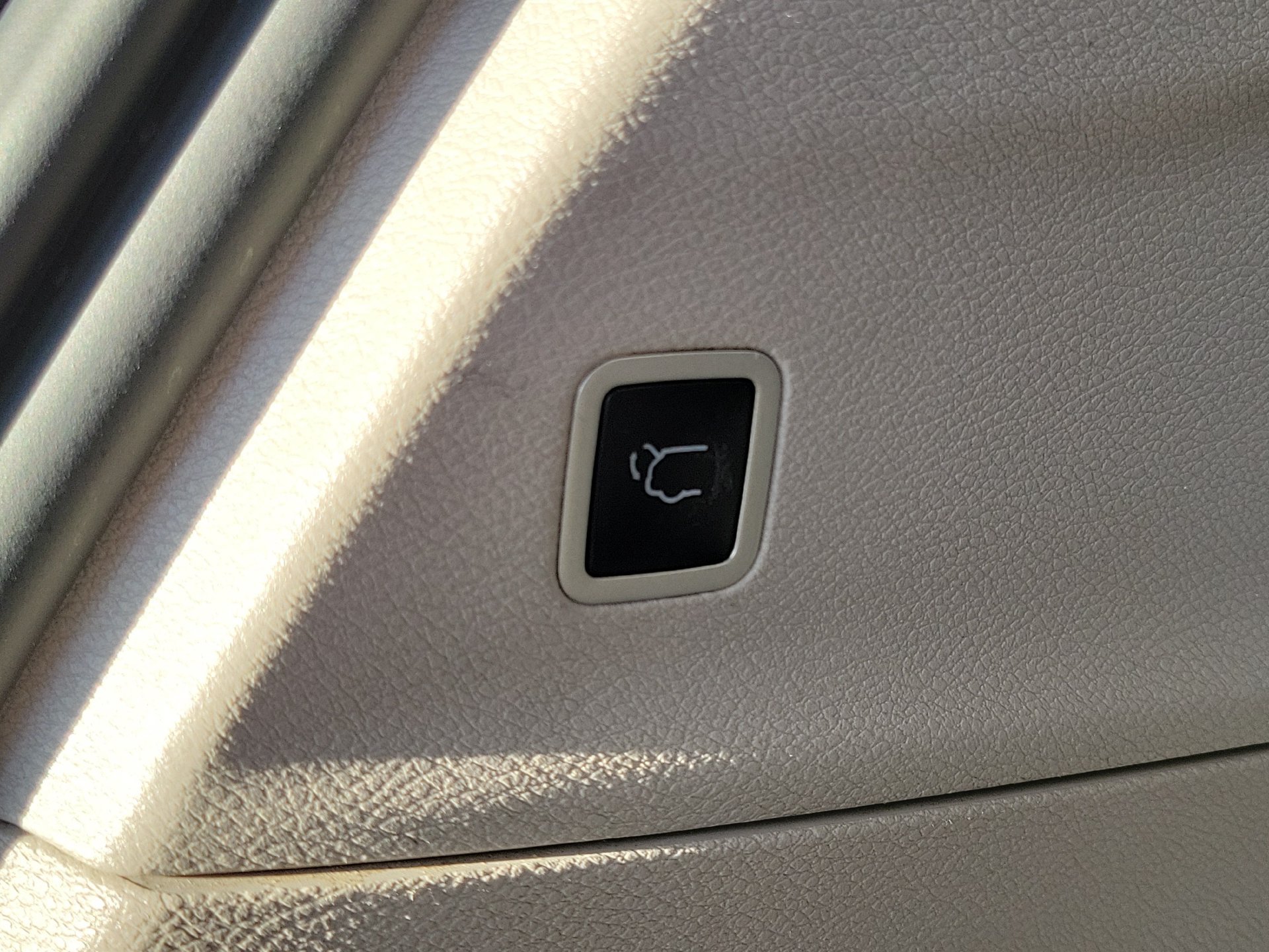 Certified 2023 Chrysler Voyager LX FWD image 20