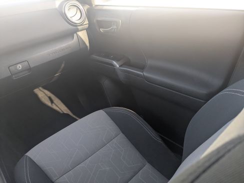 Used 2021 Toyota Tacoma TRD Sport w/ Technology Package image 20