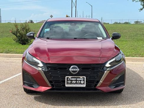 Used 2025 Nissan Altima 2.5 SR FWD image 3