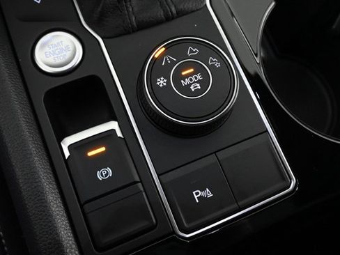 Used 2020 Volkswagen Atlas Cross Sport SEL R-Line image 30