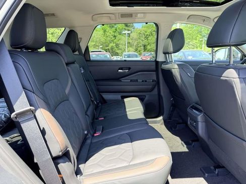 New 2026 Nissan Pathfinder Platinum w/ Cargo Package AWD/4WD image 11