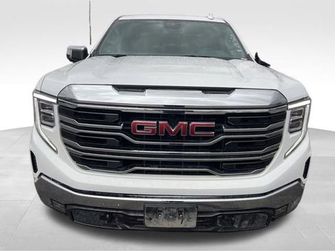 Used 2025 GMC Sierra 1500 SLT image 2