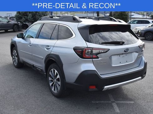 Used 2025 Subaru Outback Limited image 3