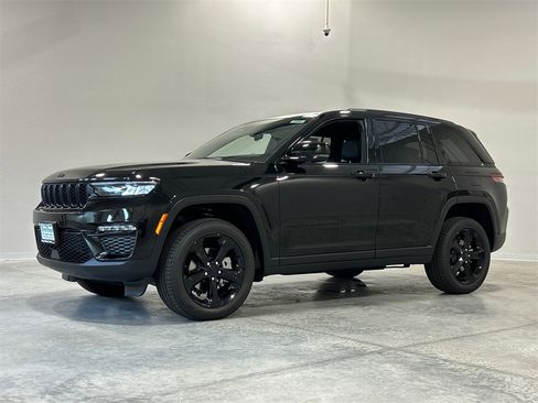 New 2025 Jeep Grand Cherokee Limited w/ Black Appearance Package image 2