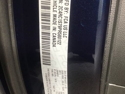 Used 2023 Chrysler Pacifica Limited w/ Uconnect Theater Family Group FWD image 37