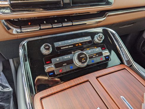 Used 2024 Lincoln Navigator L Reserve image 22