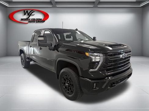 Used 2024 Chevrolet Silverado 2500 LT w/ Midnight Edition AWD/4WD image 3