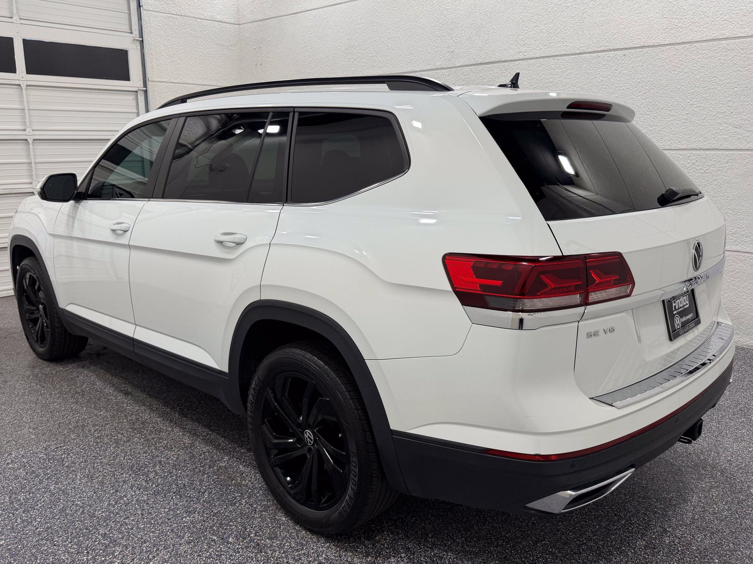 Certified 2023 Volkswagen Atlas SE w/ Black Wheel Package FWD image 4