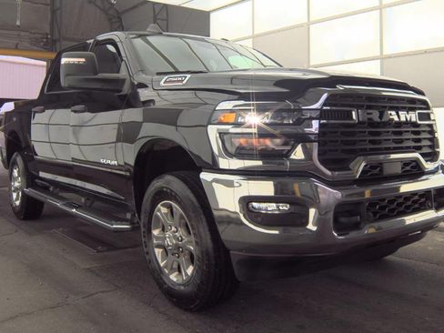 Used 2025 RAM 2500 Big Horn AWD/4WD image 2