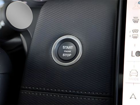 New 2025 Land Rover Discovery Sport Dynamic SE image 28