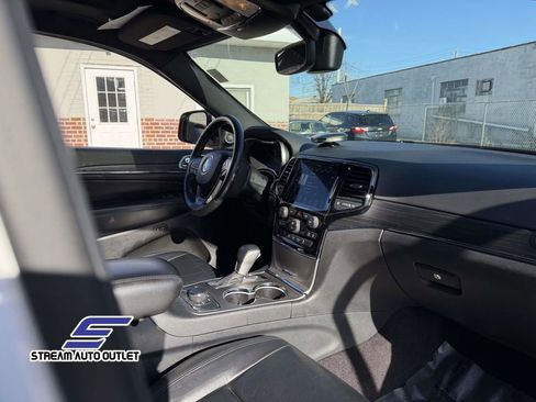Used 2019 Jeep Grand Cherokee Limited image 14