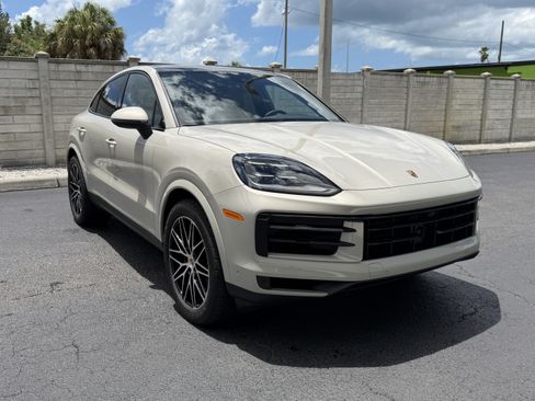 Certified 2025 Porsche Cayenne Coupe AWD/4WD image 8