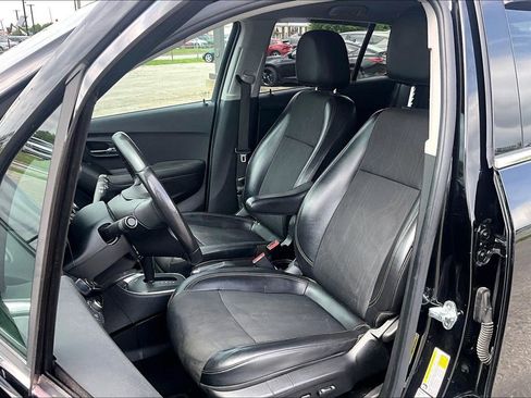 Used 2020 Chevrolet Trax LT w/ LT Convenience Package image 34