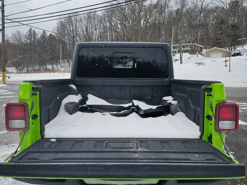 Used 2021 Jeep Gladiator Willys image 15