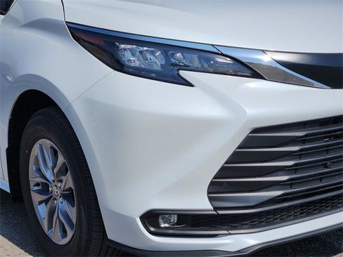 New 2026 Toyota Sienna XLE image 6