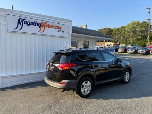 Used 2015 Toyota RAV4 LE image 3