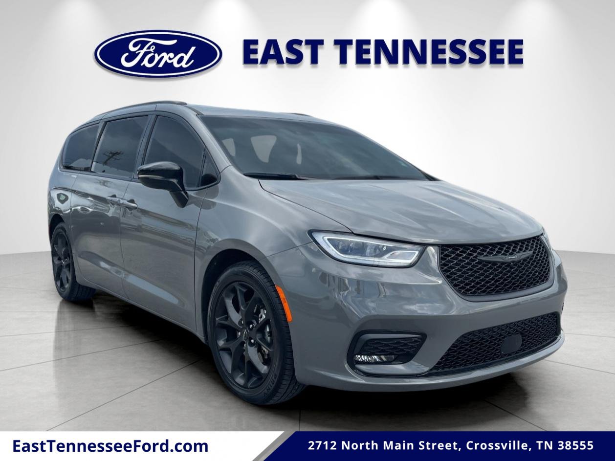 Used 2025 Chrysler Pacifica Limited FWD image 1