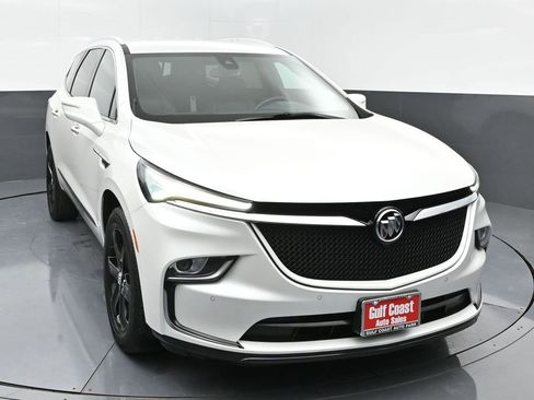 Used 2023 Buick Enclave Essence w/ Sport Touring Edition image 3