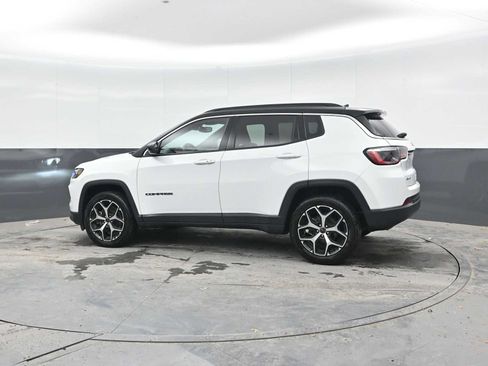 Used 2025 Jeep Compass Limited AWD/4WD image 3