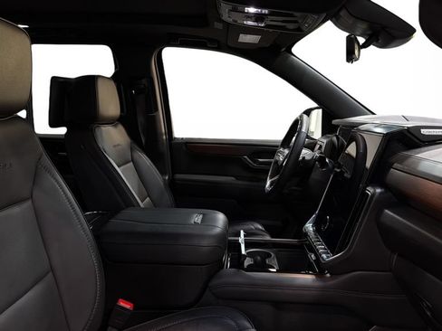 Used 2025 GMC Yukon Denali w/ Denali Reserve Package AWD/4WD image 13