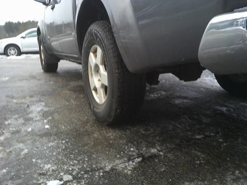 Used 2005 Nissan Frontier SE w/ (P01) Power Pkg image 10