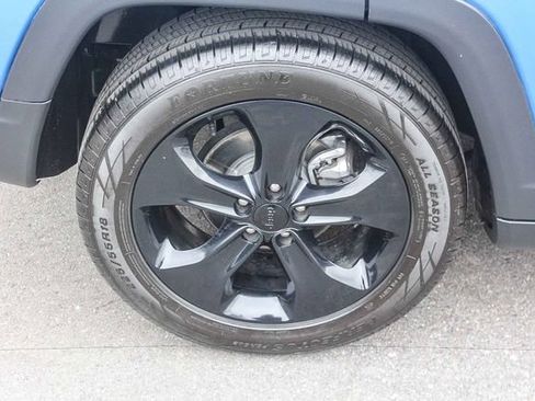 Used 2021 Jeep Compass Latitude FWD image 11