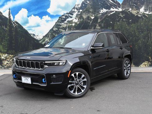 Used 2024 Jeep Grand Cherokee Overland w/ Advanced Protech Group III image 6