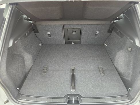 Certified 2025 Volvo XC40 B5 Plus AWD/4WD image 14