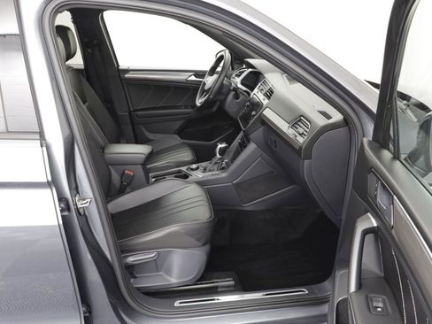 Used 2022 Volkswagen Tiguan SE R-Line image 19