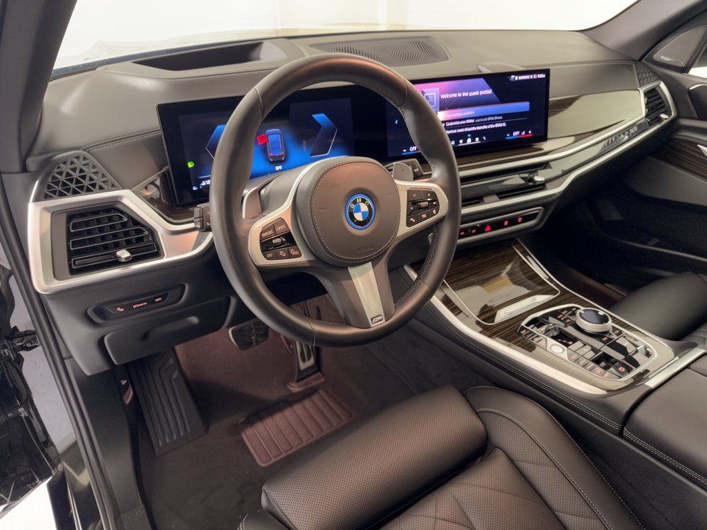 Used 2025 BMW X5 xDrive50e w/ Executive Package AWD/4WD image 4