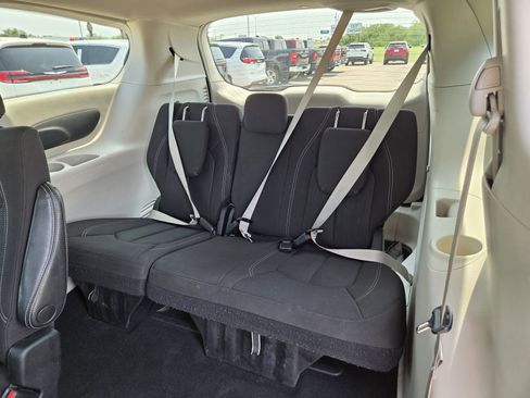 Used 2023 Chrysler Voyager LX FWD image 22