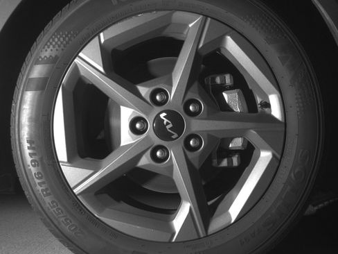 Used 2025 Kia K4 LXS image 13