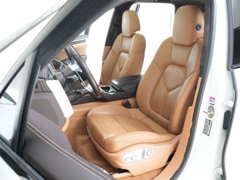 Used 2017 Porsche Cayenne Turbo image 47