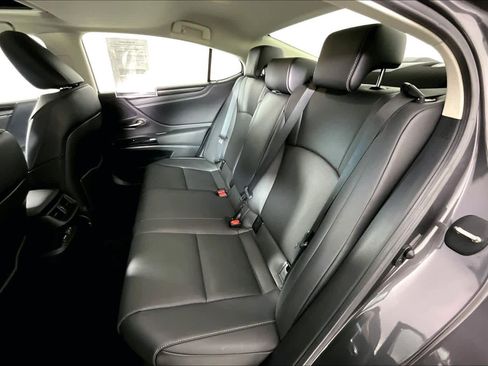 Used 2025 Lexus ES 300h w/ Premium Package image 18