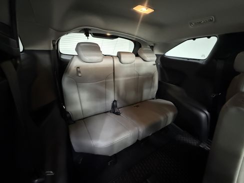 Used 2026 Toyota Sienna XLE FWD image 26