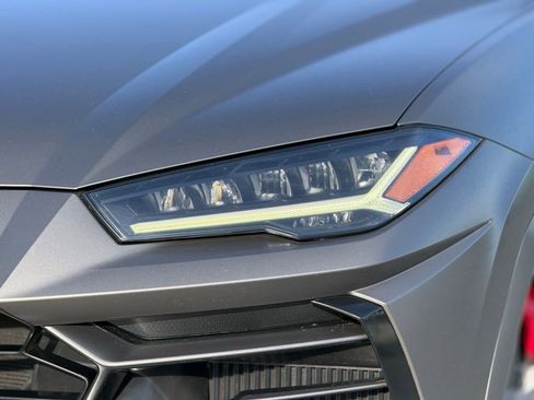 Used 2022 Lamborghini Urus image 2