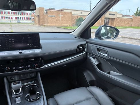 Used 2026 Nissan Rogue SL FWD image 36
