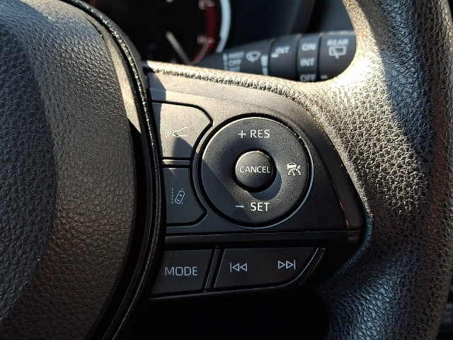 Used 2025 Toyota RAV4 XLE AWD/4WD image 21