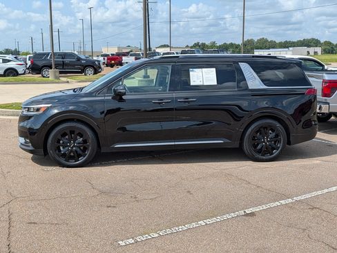 Used 2024 Kia Carnival SX Prestige FWD image 2