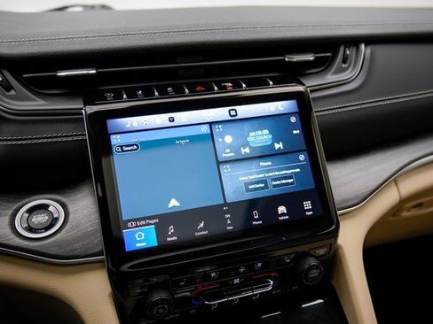 Used 2022 Jeep Grand Cherokee Limited w/ Luxury Tech Group II image 21