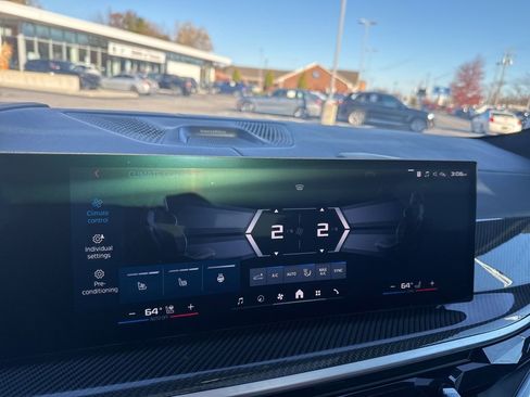 Used 2025 BMW X6 M Competition w/ Executive Package image 18