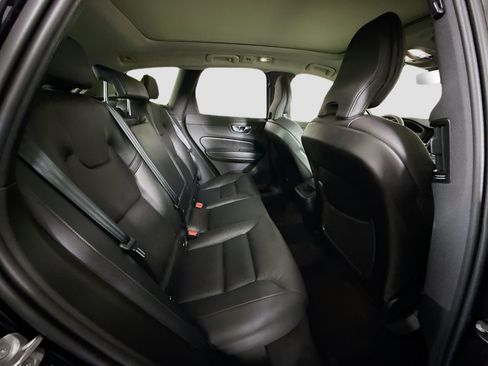 Used 2025 Volvo XC60 B5 Plus image 27